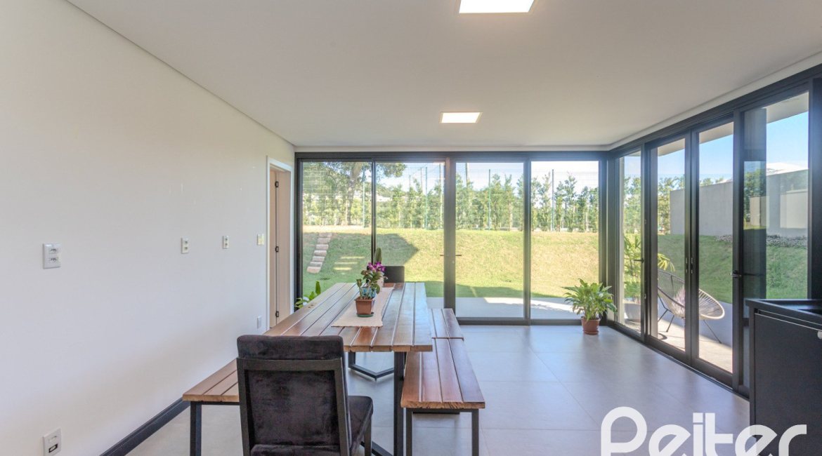 Casa em Condomínio à venda com 345m², 4 dormitórios, 4 suítes, 4 vagas, no bairro Alphaville em PORTO ALEGRE