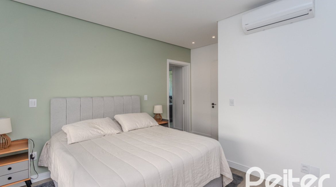 Casa em Condomínio à venda com 345m², 4 dormitórios, 4 suítes, 4 vagas, no bairro Alphaville em PORTO ALEGRE