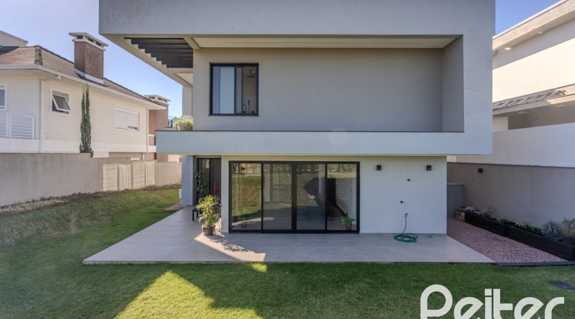 Casa em Condomínio à venda com 345m², 4 dormitórios, 4 suítes, 4 vagas, no bairro Alphaville em PORTO ALEGRE