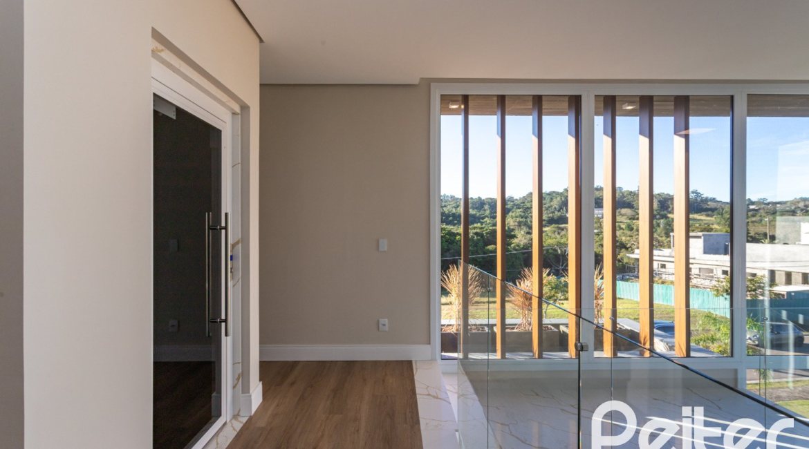 Casa em Condomínio à venda com 400m², 3 dormitórios, 3 suítes, 4 vagas, no bairro Alphaville em PORTO ALEGRE