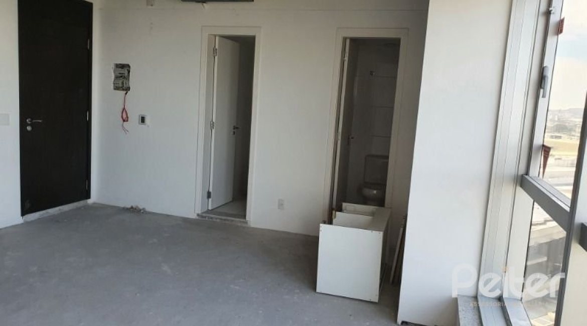 Comercial à venda com 40m², 1 vaga, no bairro Cristal em Porto Alegre