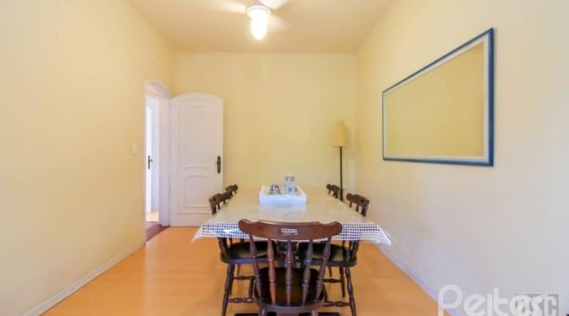 Casa à venda com 312m², 3 dormitórios, 2 suítes, 2 vagas, no bairro Ipanema em Porto Alegre