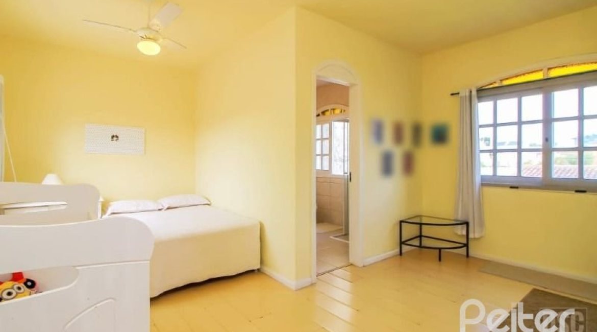 Casa à venda com 312m², 3 dormitórios, 2 suítes, 2 vagas, no bairro Ipanema em Porto Alegre