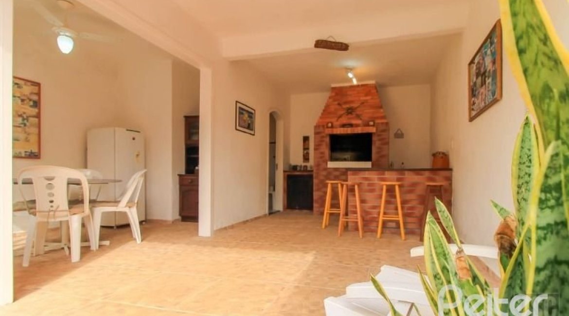 Casa à venda com 312m², 3 dormitórios, 2 suítes, 2 vagas, no bairro Ipanema em Porto Alegre