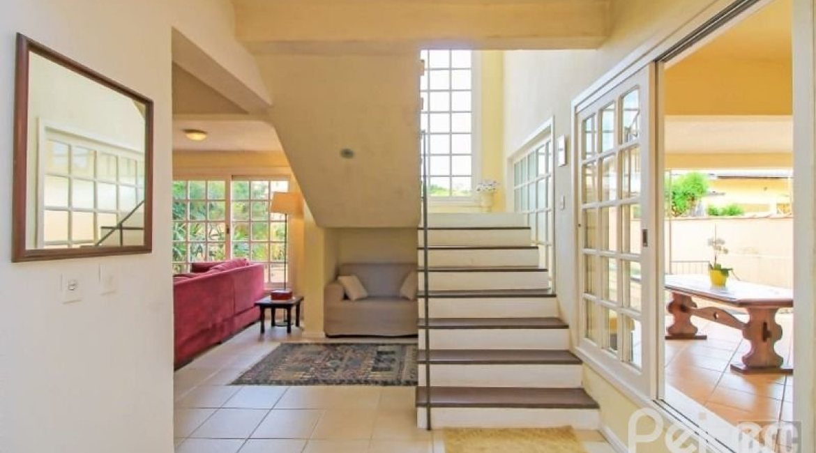 Casa à venda com 312m², 3 dormitórios, 2 suítes, 2 vagas, no bairro Ipanema em Porto Alegre