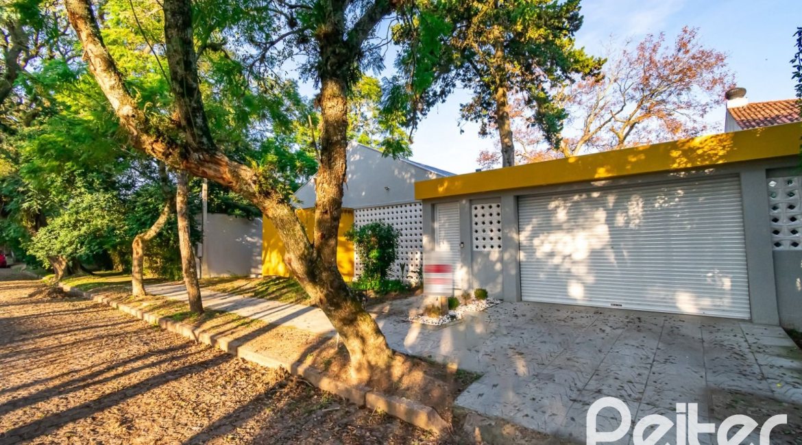 Casa à venda com 300m², 5 dormitórios, 5 suítes, 4 vagas, no bairro Jardim Isabel em Porto Alegre