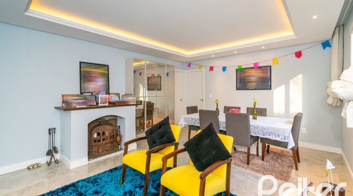 Casa à venda com 300m², 5 dormitórios, 5 suítes, 4 vagas, no bairro Jardim Isabel em Porto Alegre