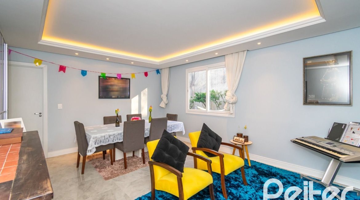 Casa à venda com 300m², 5 dormitórios, 5 suítes, 4 vagas, no bairro Jardim Isabel em Porto Alegre