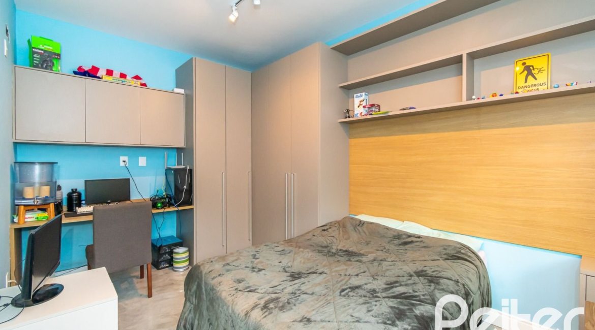 Casa à venda com 300m², 5 dormitórios, 5 suítes, 4 vagas, no bairro Jardim Isabel em Porto Alegre