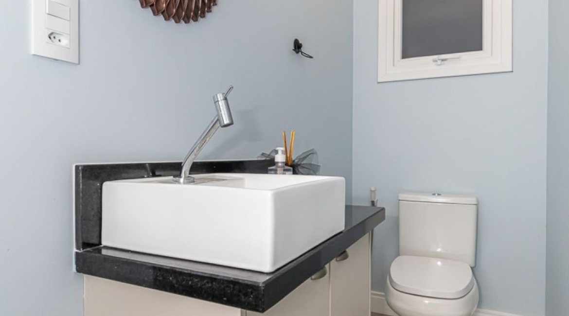 Casa à venda com 300m², 5 dormitórios, 5 suítes, 4 vagas, no bairro Jardim Isabel em Porto Alegre