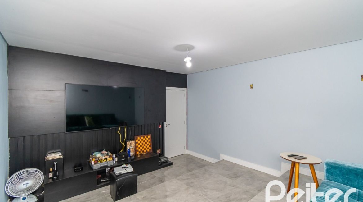 Casa à venda com 300m², 5 dormitórios, 5 suítes, 4 vagas, no bairro Jardim Isabel em Porto Alegre