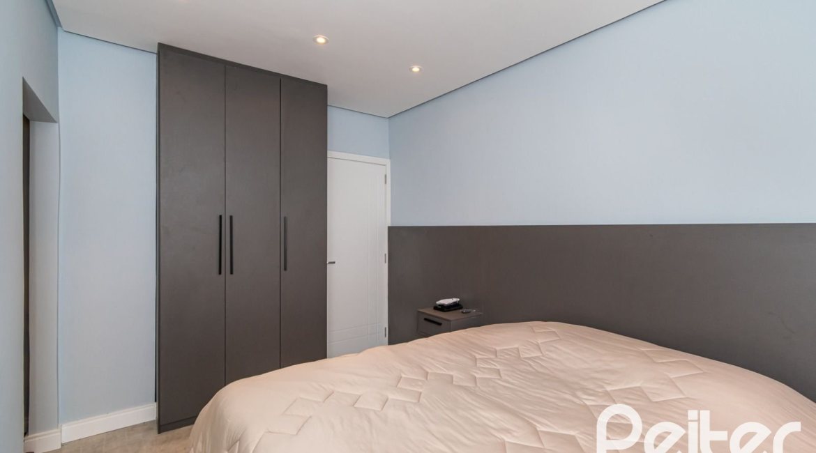 Casa à venda com 300m², 5 dormitórios, 5 suítes, 4 vagas, no bairro Jardim Isabel em Porto Alegre