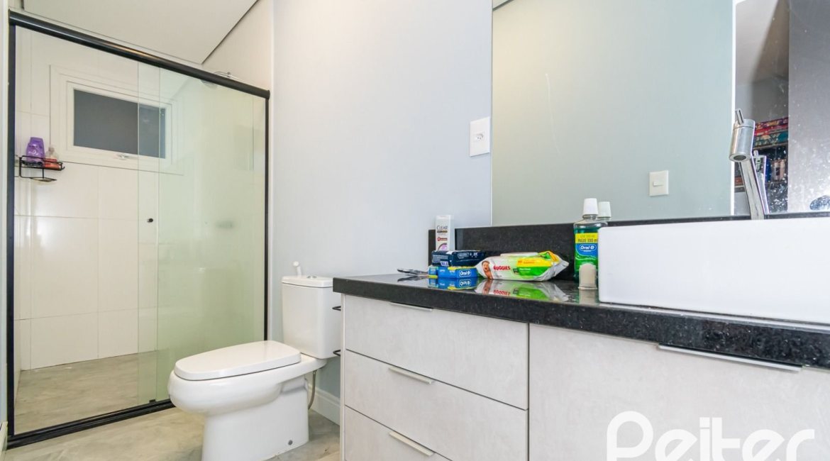 Casa à venda com 300m², 5 dormitórios, 5 suítes, 4 vagas, no bairro Jardim Isabel em Porto Alegre