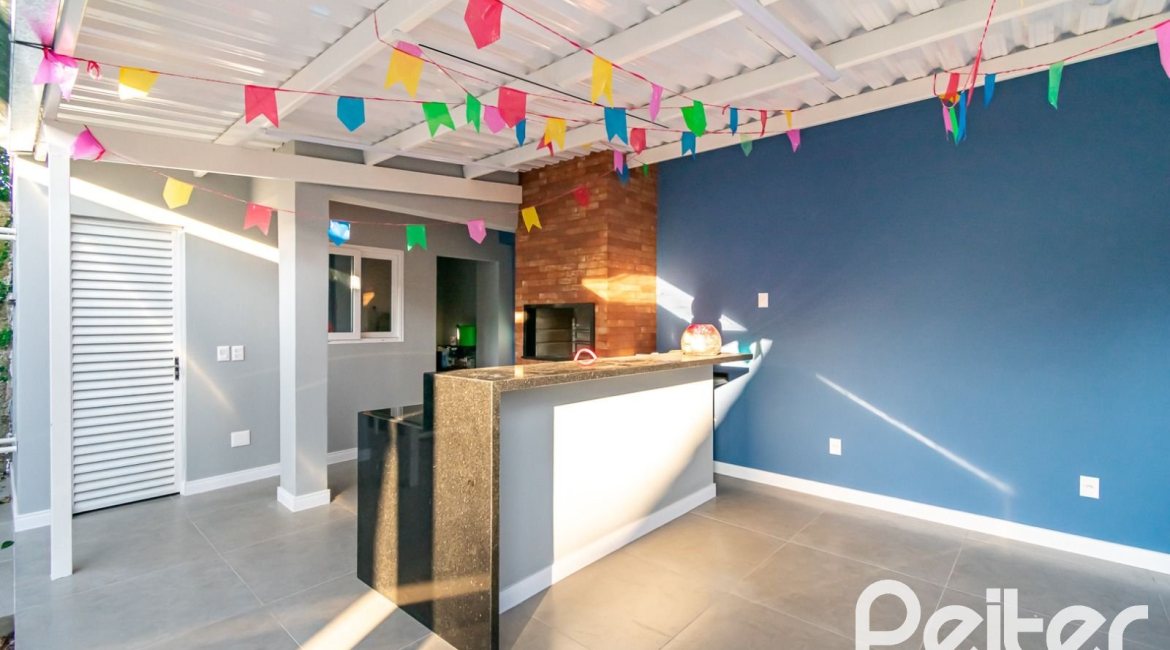 Casa à venda com 300m², 5 dormitórios, 5 suítes, 4 vagas, no bairro Jardim Isabel em Porto Alegre