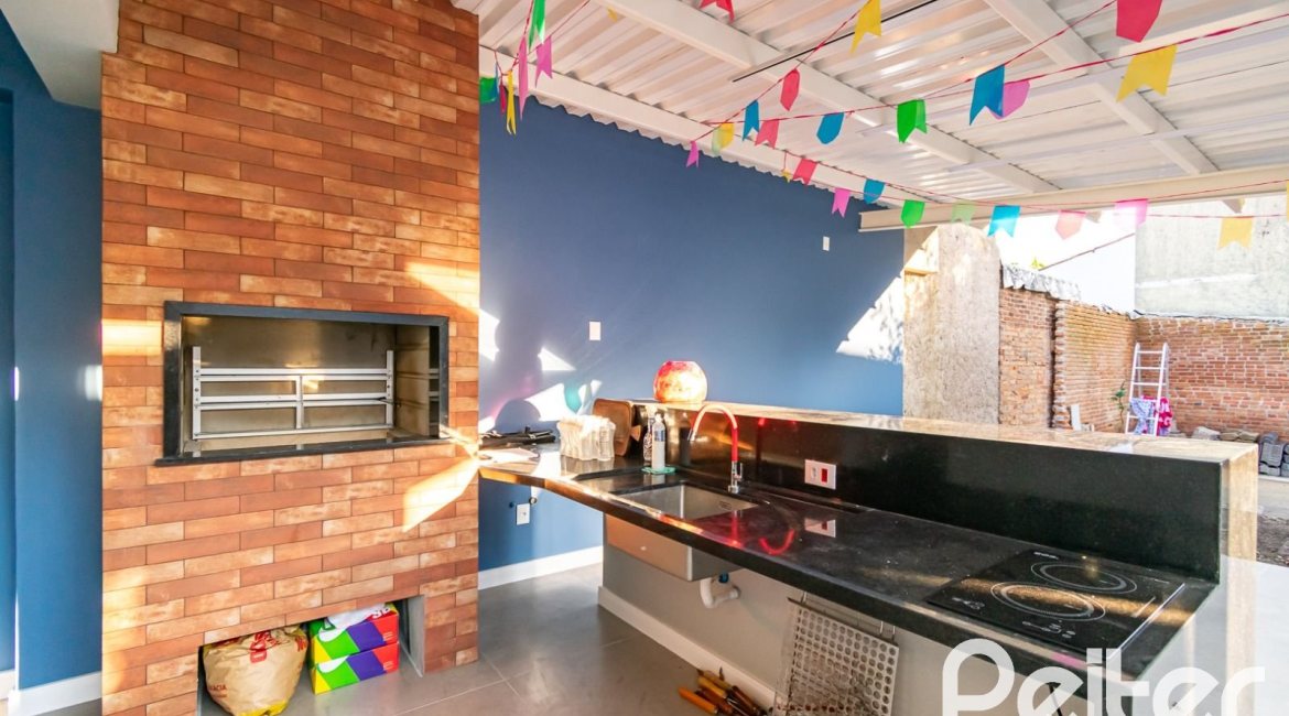 Casa à venda com 300m², 5 dormitórios, 5 suítes, 4 vagas, no bairro Jardim Isabel em Porto Alegre