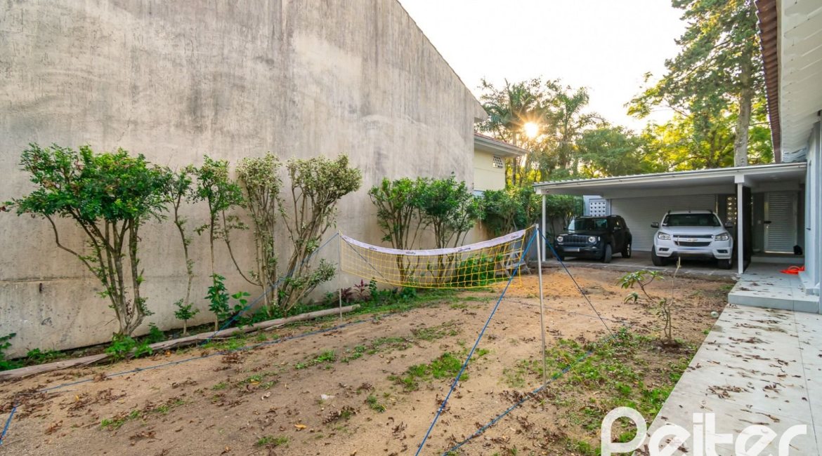 Casa à venda com 300m², 5 dormitórios, 5 suítes, 4 vagas, no bairro Jardim Isabel em Porto Alegre