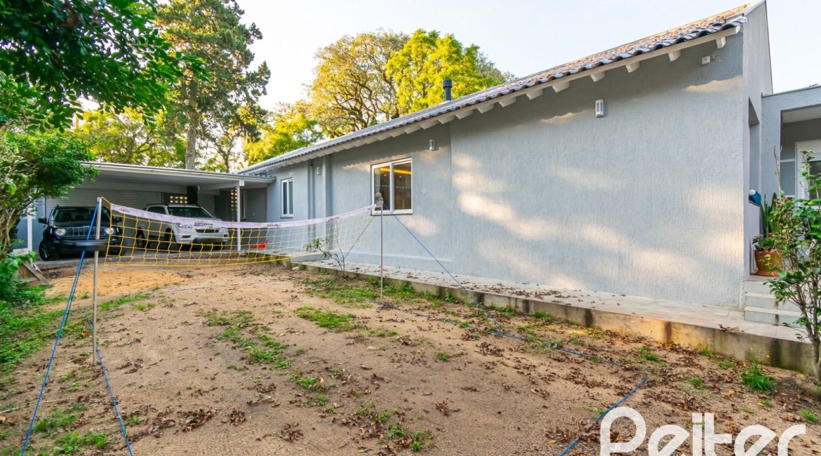 Casa à venda com 300m², 5 dormitórios, 5 suítes, 4 vagas, no bairro Jardim Isabel em Porto Alegre