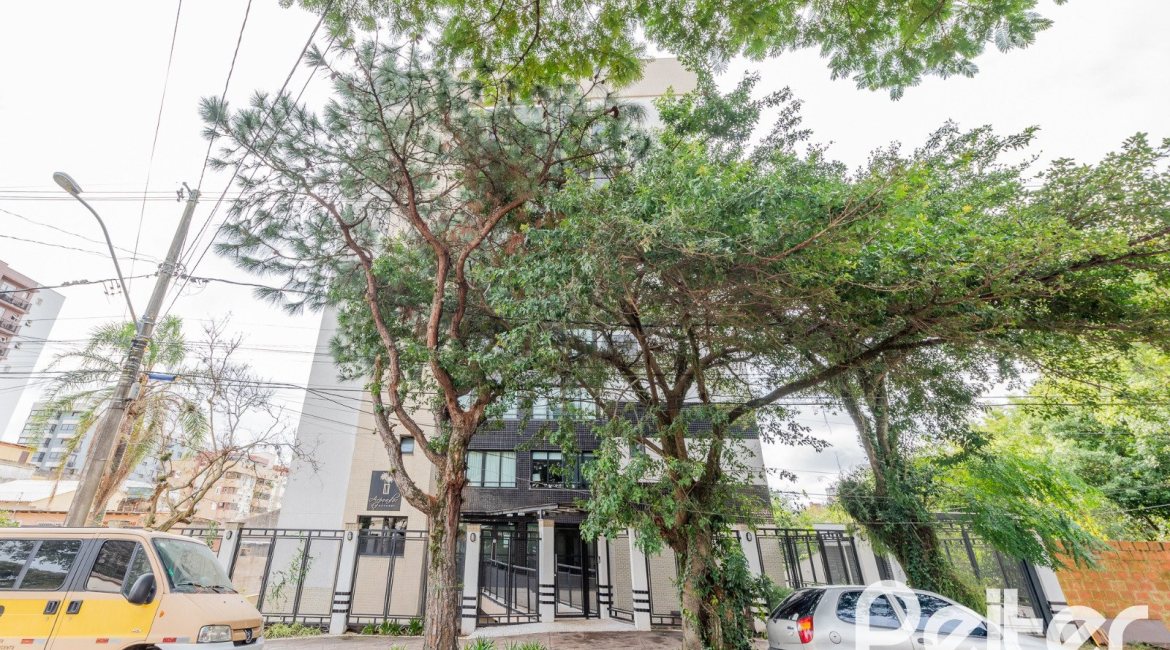 Apartamento à venda com 73m², 3 dormitórios, 1 suíte, 2 vagas, no bairro Tristeza em PORTO ALEGRE