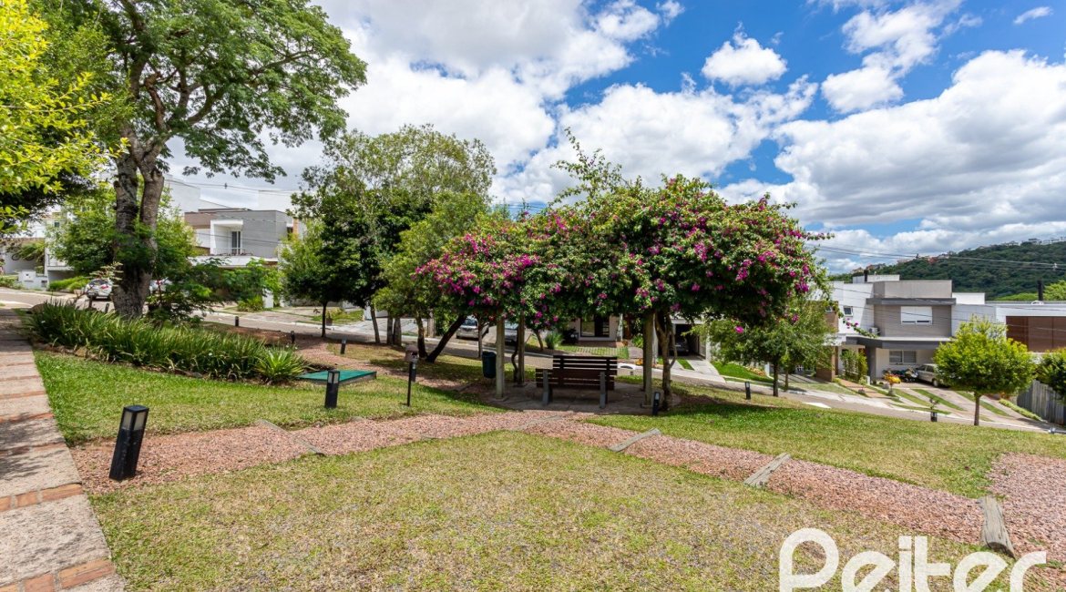 Casa em Condomínio à venda com 190m², 3 dormitórios, 1 suíte, 2 vagas, no bairro Vila Nova em PORTO ALEGRE