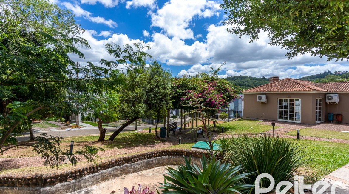 Casa em Condomínio à venda com 190m², 3 dormitórios, 1 suíte, 2 vagas, no bairro Vila Nova em PORTO ALEGRE