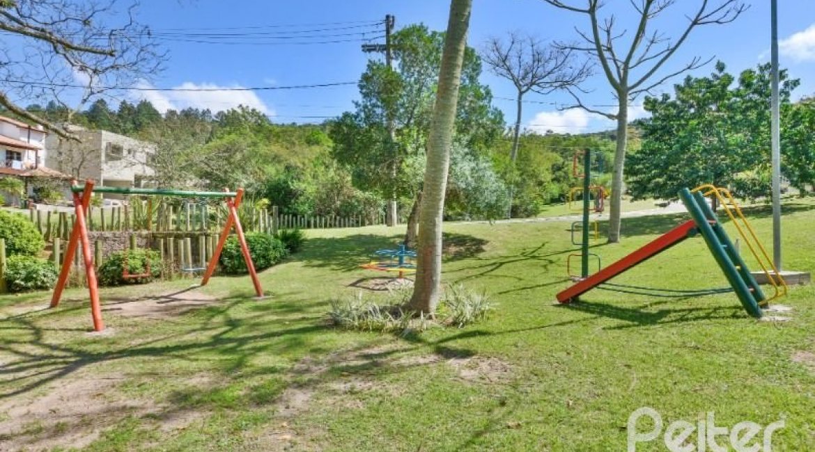 Casa em Condomínio à venda com 242m², 3 dormitórios, 3 suítes, 4 vagas, no bairro Mountain Ville em PORTO ALEGRE