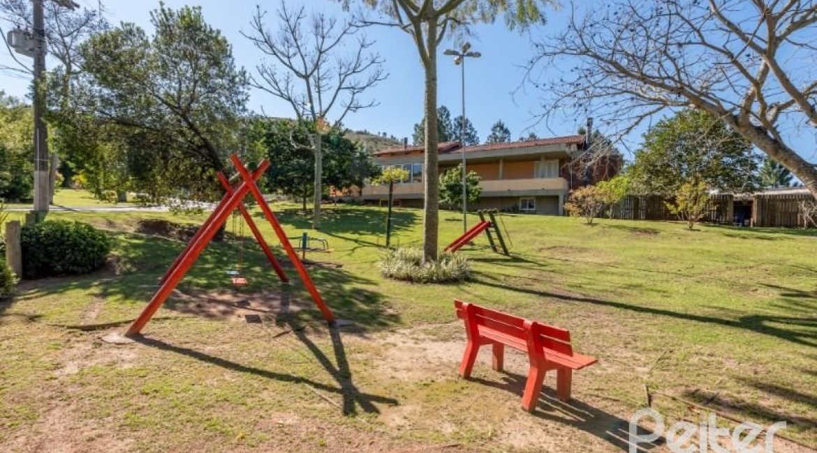 Casa em Condomínio à venda com 242m², 3 dormitórios, 3 suítes, 4 vagas, no bairro Mountain Ville em PORTO ALEGRE