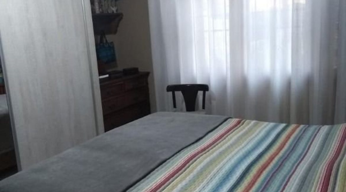 Casa à venda com 107m², 3 dormitórios, 1 suíte, 3 vagas, no bairro Guarujá em Porto Alegre