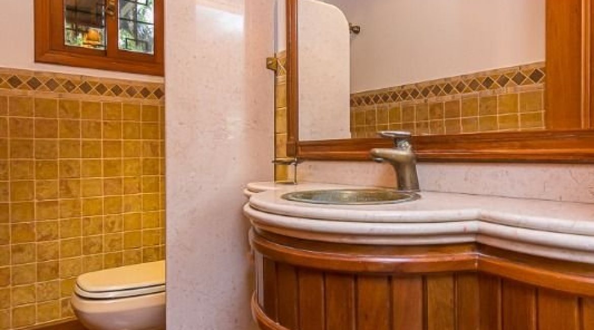 Casa à venda com 1107m², 4 dormitórios, 4 suítes, 8 vagas, no bairro Vila Assunção em Porto Alegre