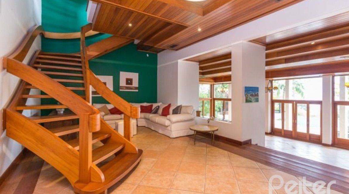 Casa à venda com 1107m², 4 dormitórios, 4 suítes, 8 vagas, no bairro Vila Assunção em Porto Alegre