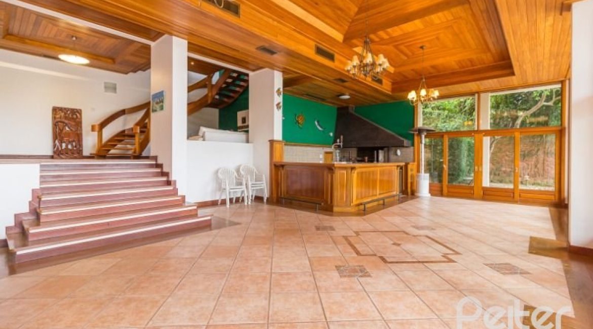 Casa à venda com 1107m², 4 dormitórios, 4 suítes, 8 vagas, no bairro Vila Assunção em Porto Alegre