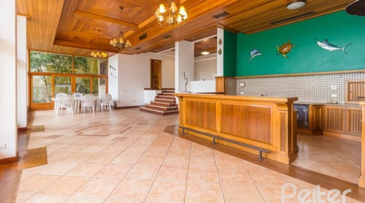 Casa à venda com 1107m², 4 dormitórios, 4 suítes, 8 vagas, no bairro Vila Assunção em Porto Alegre