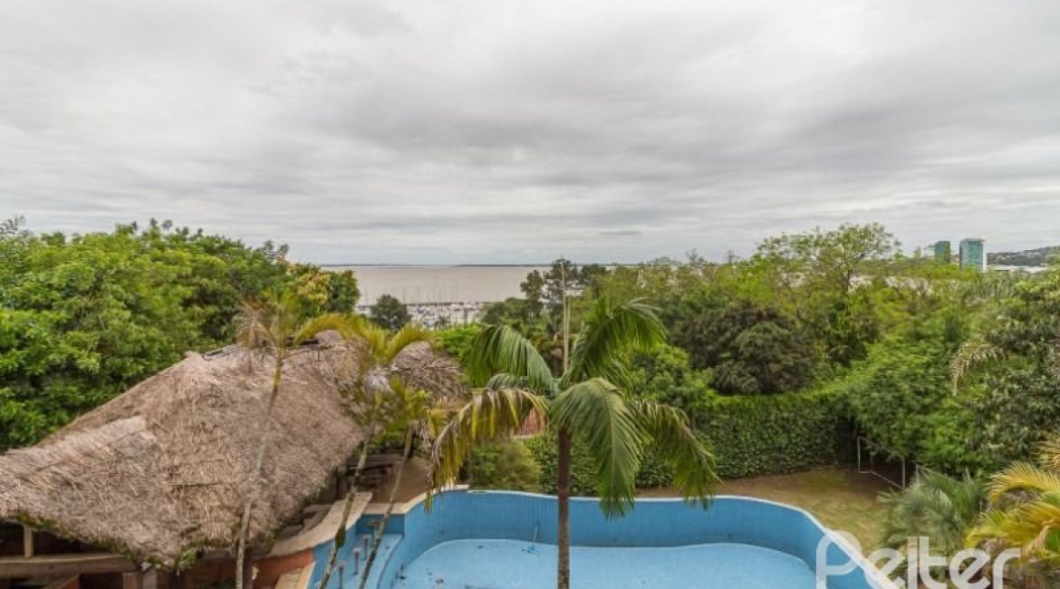 Casa à venda com 1107m², 4 dormitórios, 4 suítes, 8 vagas, no bairro Vila Assunção em Porto Alegre