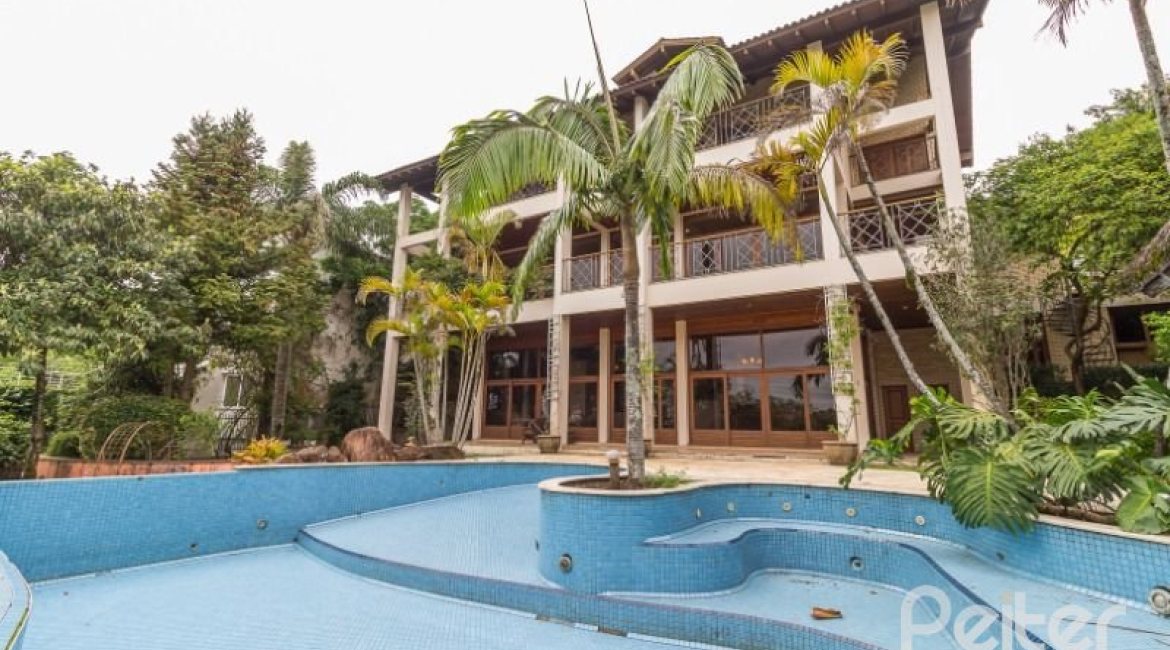 Casa à venda com 1107m², 4 dormitórios, 4 suítes, 8 vagas, no bairro Vila Assunção em Porto Alegre