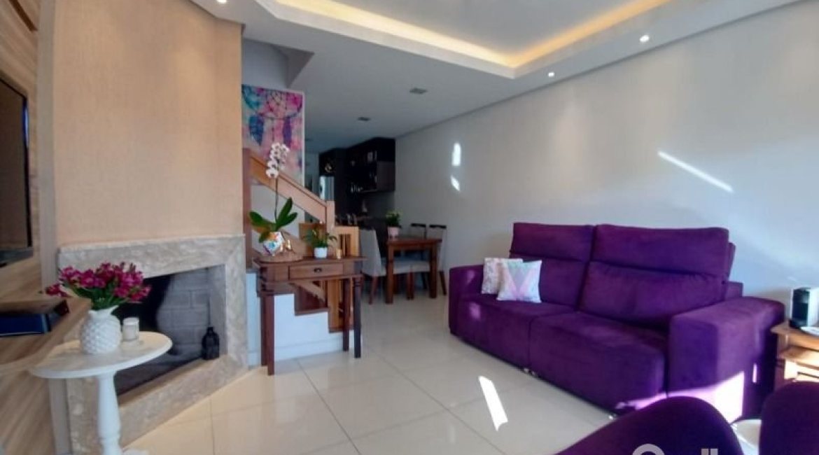 Casa à venda com 118m², 3 dormitórios, 1 suíte, 2 vagas, no bairro Hípica em Porto Alegre