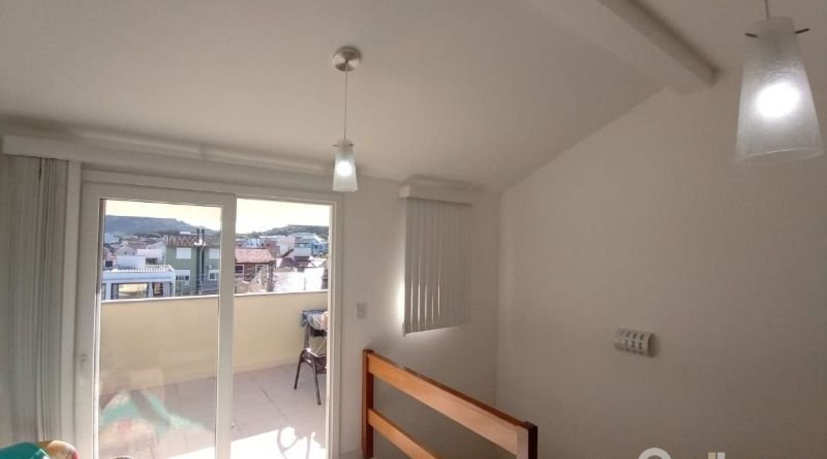 Casa à venda com 118m², 3 dormitórios, 1 suíte, 2 vagas, no bairro Hípica em Porto Alegre