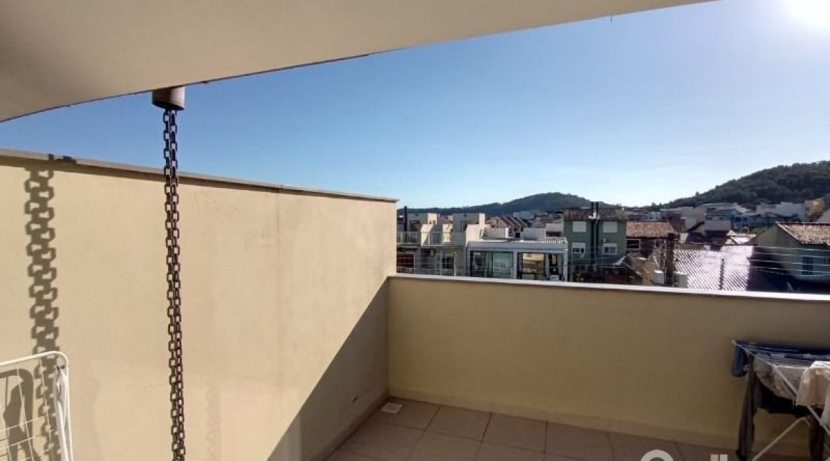 Casa à venda com 118m², 3 dormitórios, 1 suíte, 2 vagas, no bairro Hípica em Porto Alegre