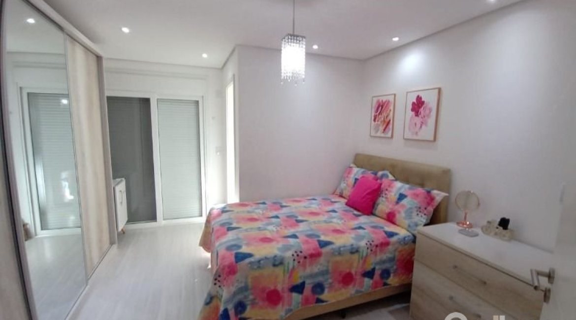 Casa à venda com 118m², 3 dormitórios, 1 suíte, 2 vagas, no bairro Hípica em Porto Alegre