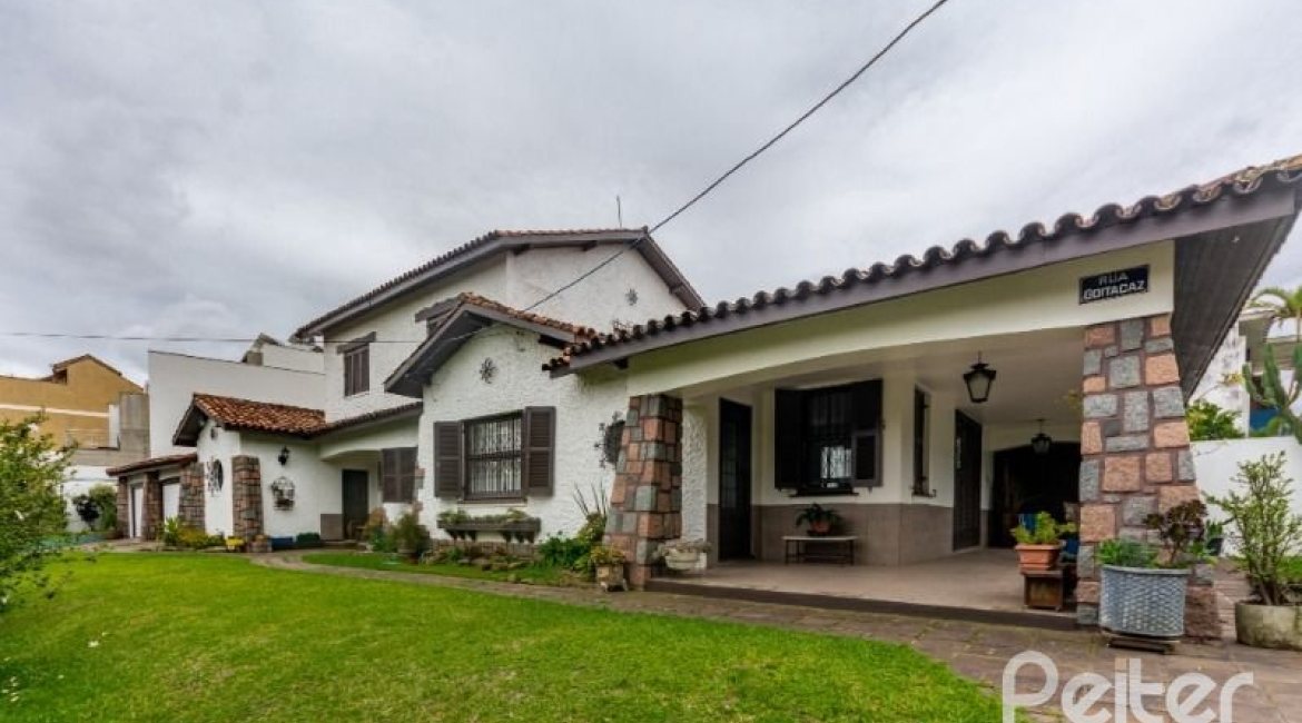 Casa à venda com 377m², 4 dormitórios, 3 suítes, 4 vagas, no bairro Vila Assunção em Porto Alegre