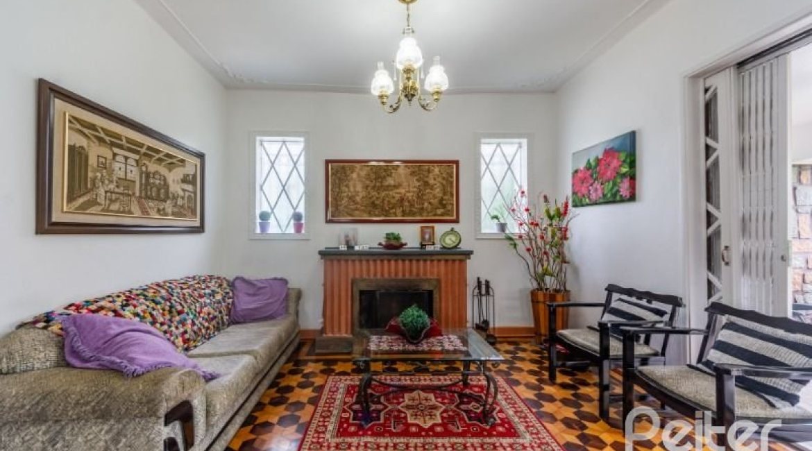 Casa à venda com 377m², 4 dormitórios, 3 suítes, 4 vagas, no bairro Vila Assunção em Porto Alegre