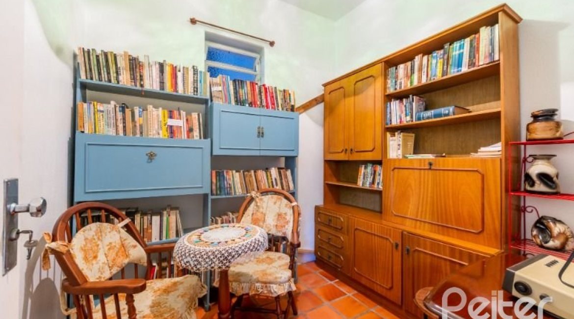 Casa à venda com 377m², 4 dormitórios, 3 suítes, 4 vagas, no bairro Vila Assunção em Porto Alegre