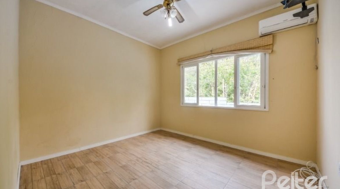 Casa à venda com 120m², 3 dormitórios, 2 vagas, no bairro Ipanema em Porto Alegre