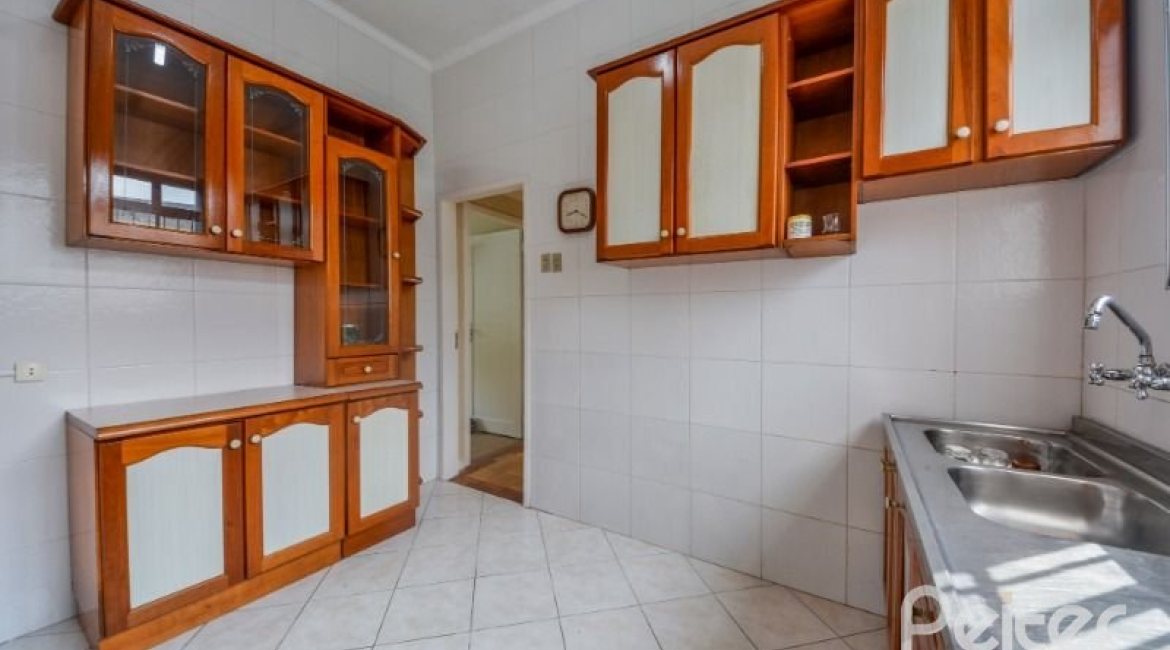 Casa à venda com 120m², 3 dormitórios, 2 vagas, no bairro Ipanema em Porto Alegre