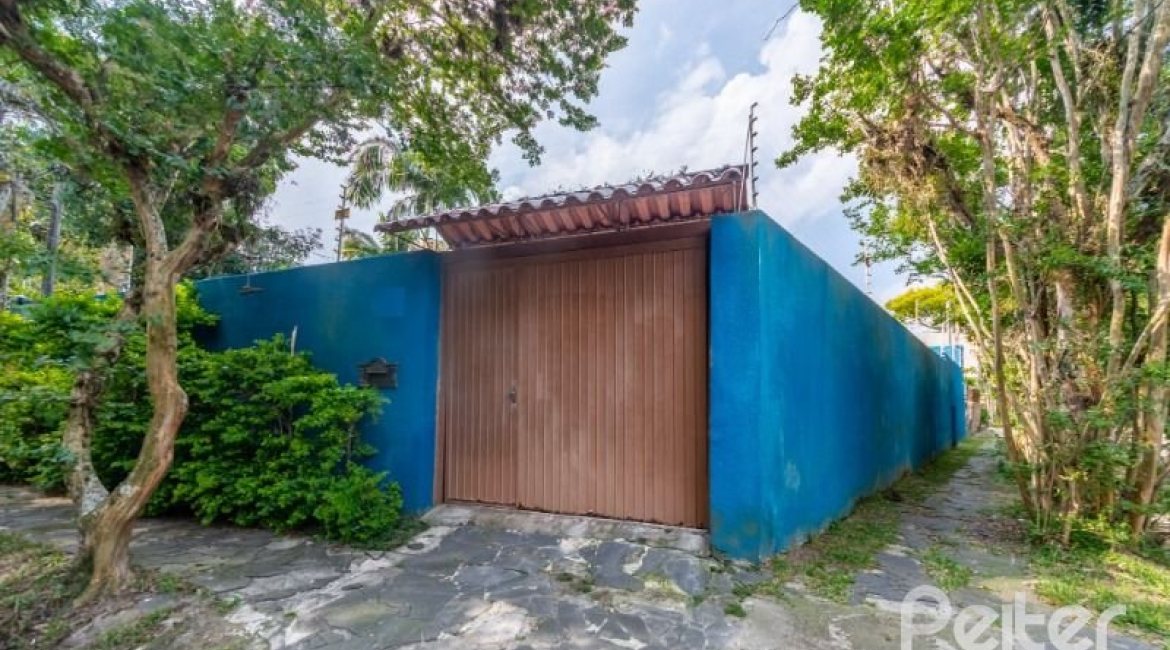 Casa à venda com 120m², 3 dormitórios, 2 vagas, no bairro Ipanema em Porto Alegre