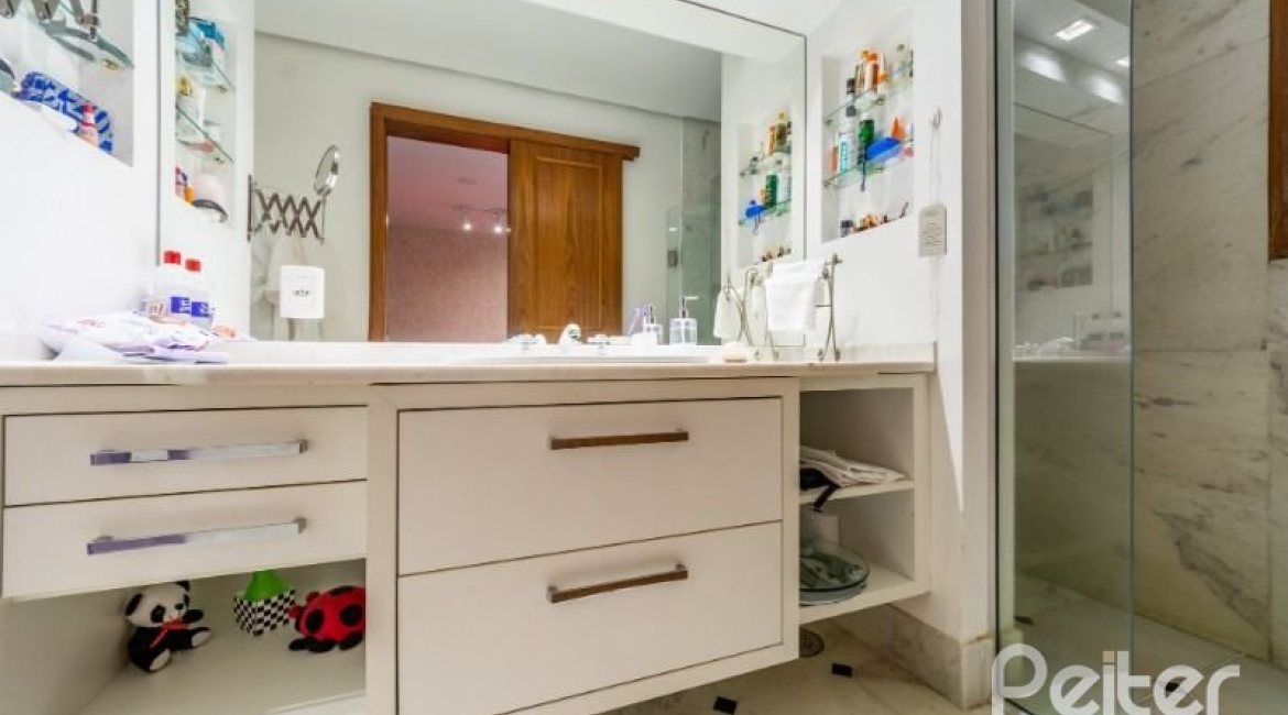  à venda, no bairro  em 