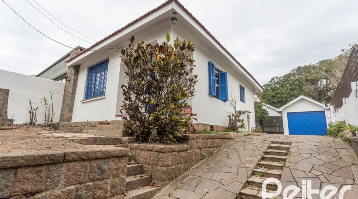 Casa à venda com 110m², 2 dormitórios, 2 vagas, no bairro Tristeza em Porto Alegre