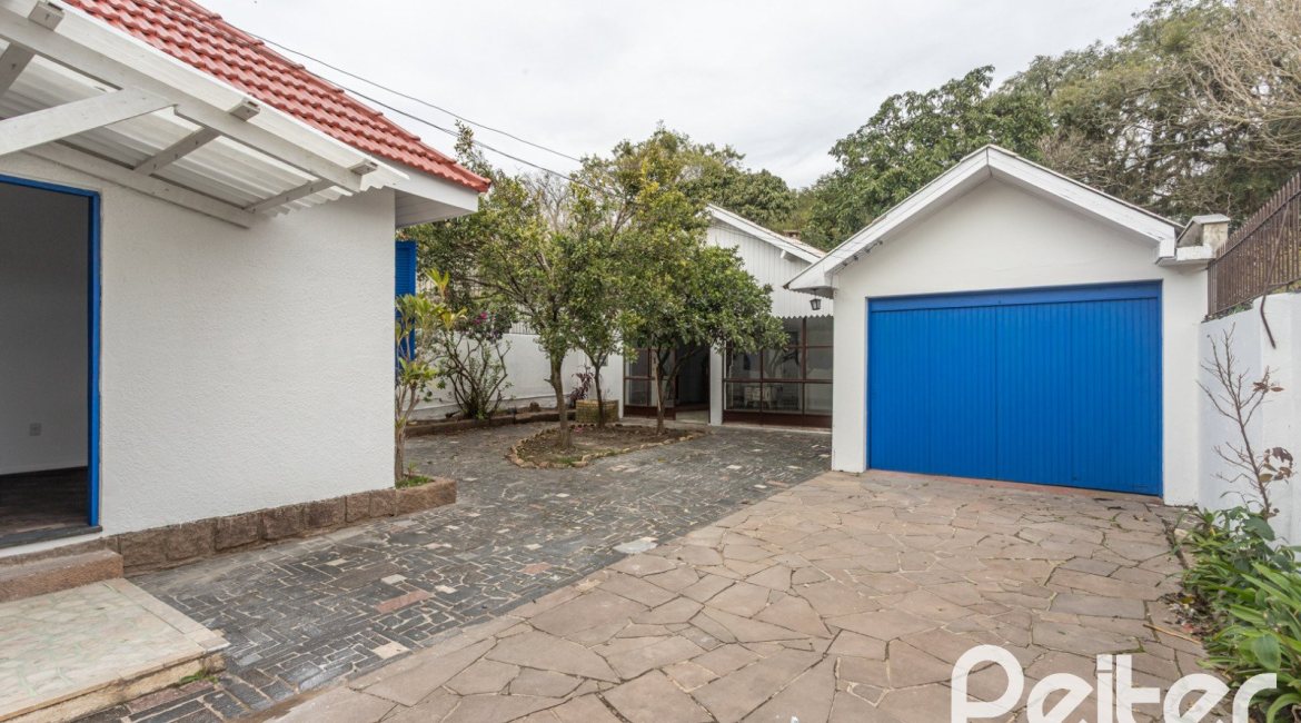 Casa à venda com 110m², 2 dormitórios, 2 vagas, no bairro Tristeza em Porto Alegre