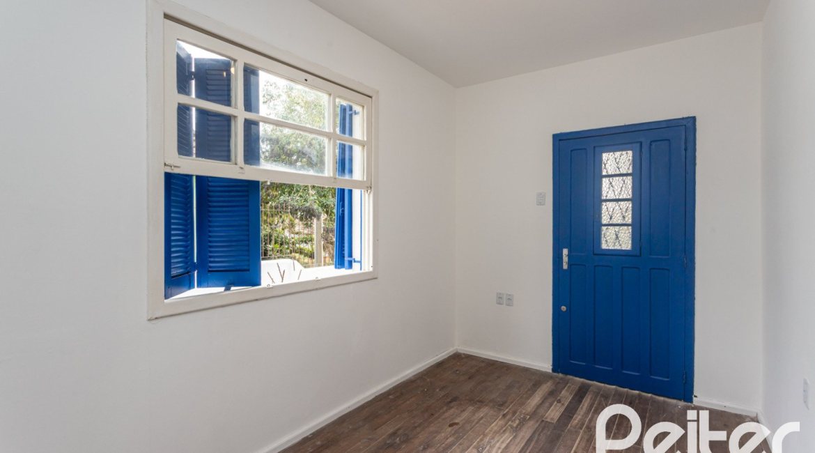 Casa à venda com 110m², 2 dormitórios, 2 vagas, no bairro Tristeza em Porto Alegre