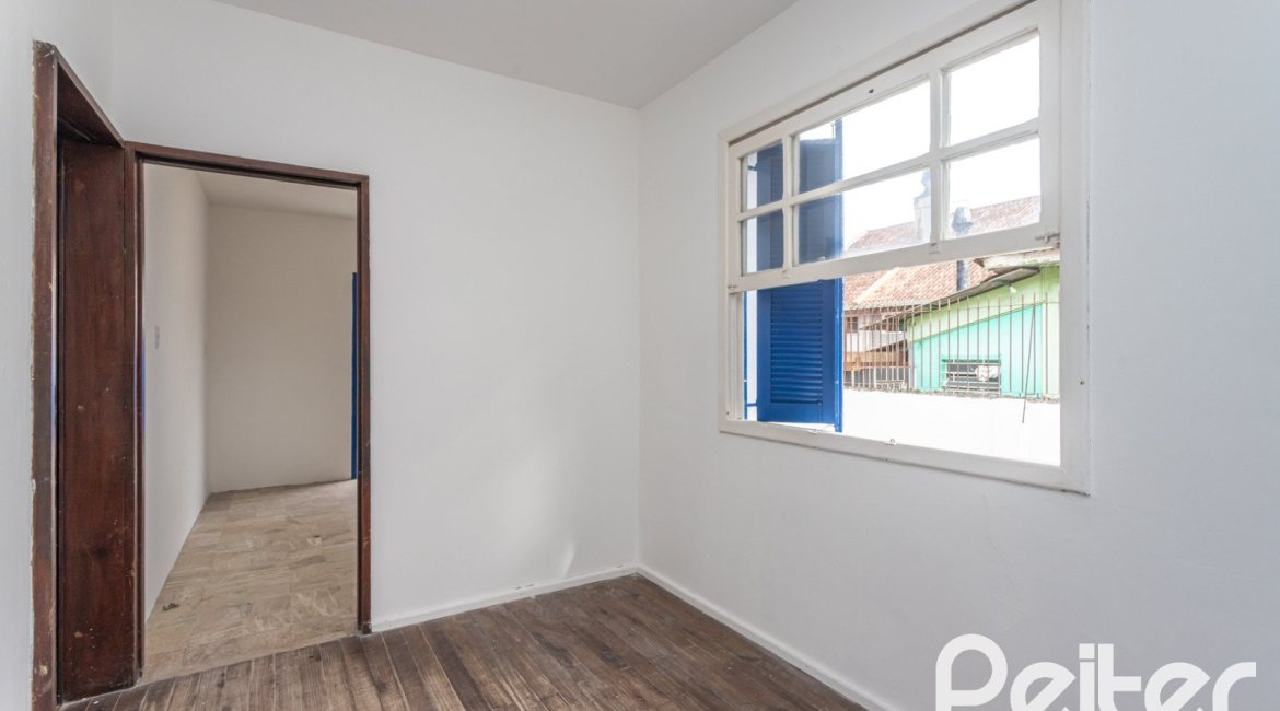 Casa à venda com 110m², 2 dormitórios, 2 vagas, no bairro Tristeza em Porto Alegre