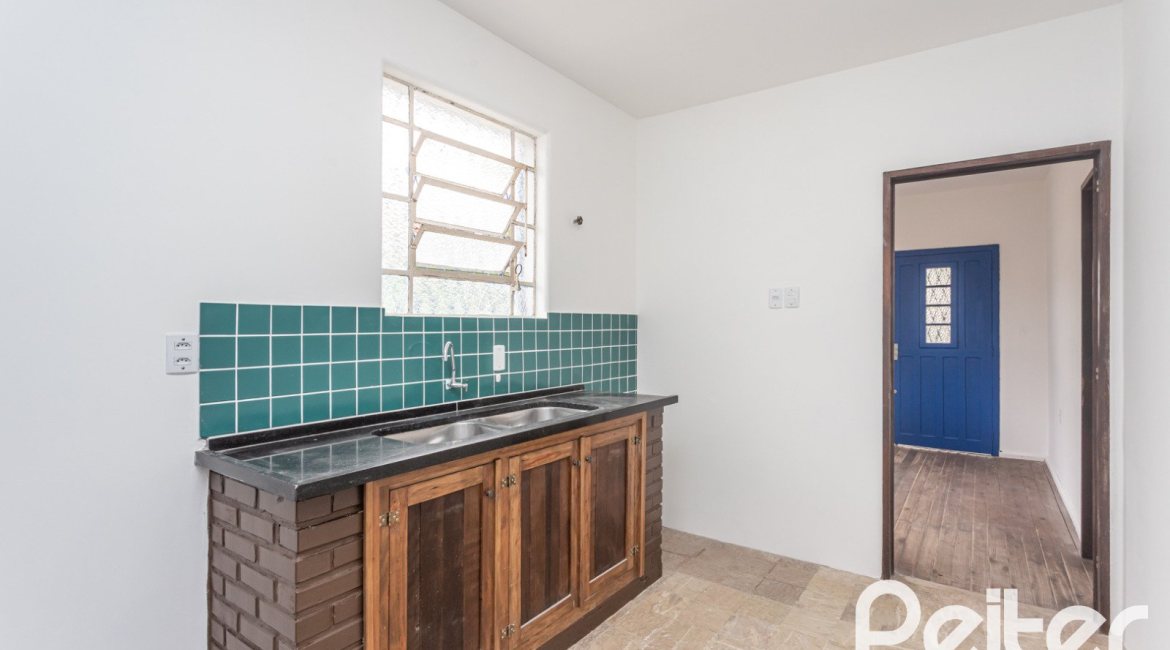 Casa à venda com 110m², 2 dormitórios, 2 vagas, no bairro Tristeza em Porto Alegre