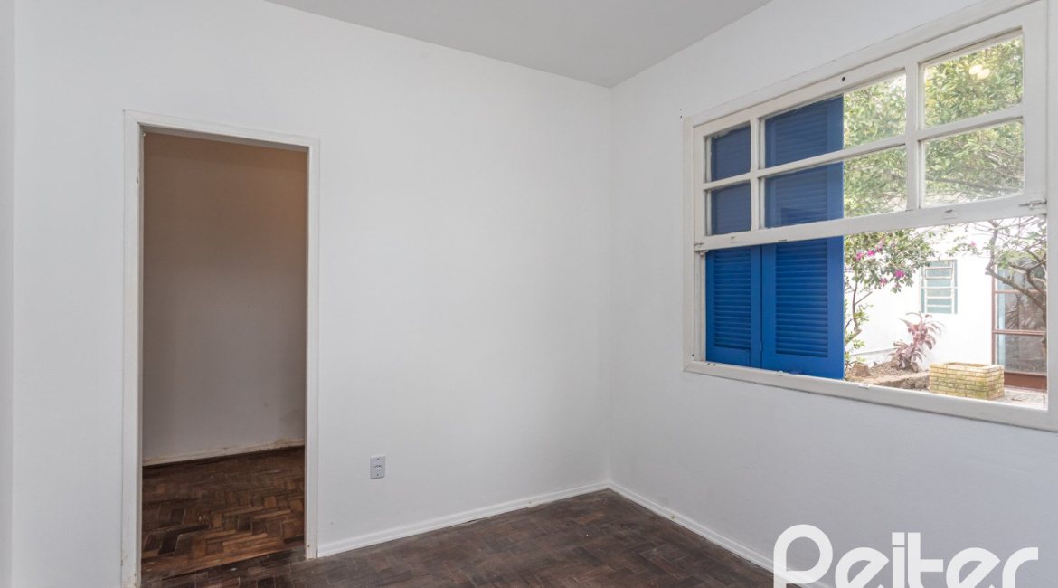 Casa à venda com 110m², 2 dormitórios, 2 vagas, no bairro Tristeza em Porto Alegre